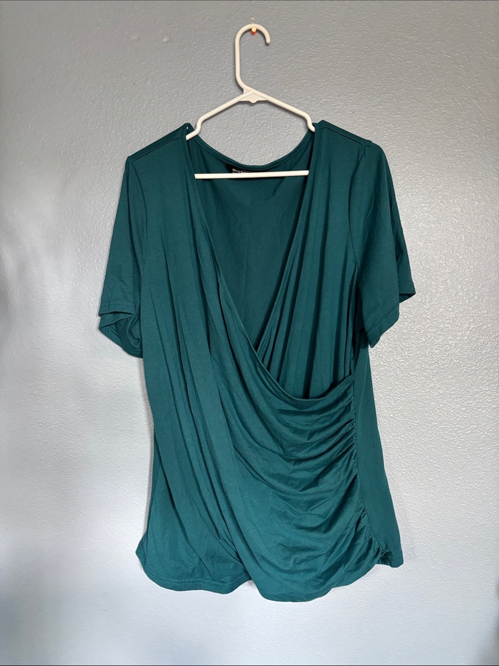 BLOOMCHIC Teal shirt. Short sleeve. Asymmetrical. Ruched on sides. Size 18-20.